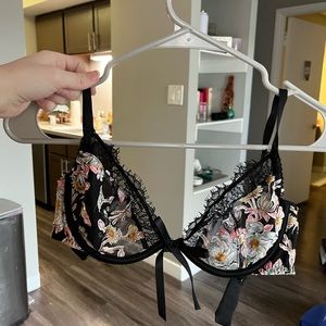 Victoria’s Secret unlined bra 32D